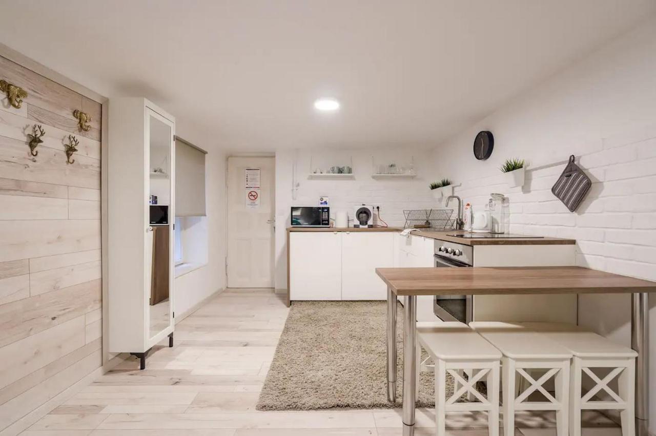 בודפשט Cosy Cottage - Cheerful Apartment In The Center מראה חיצוני תמונה